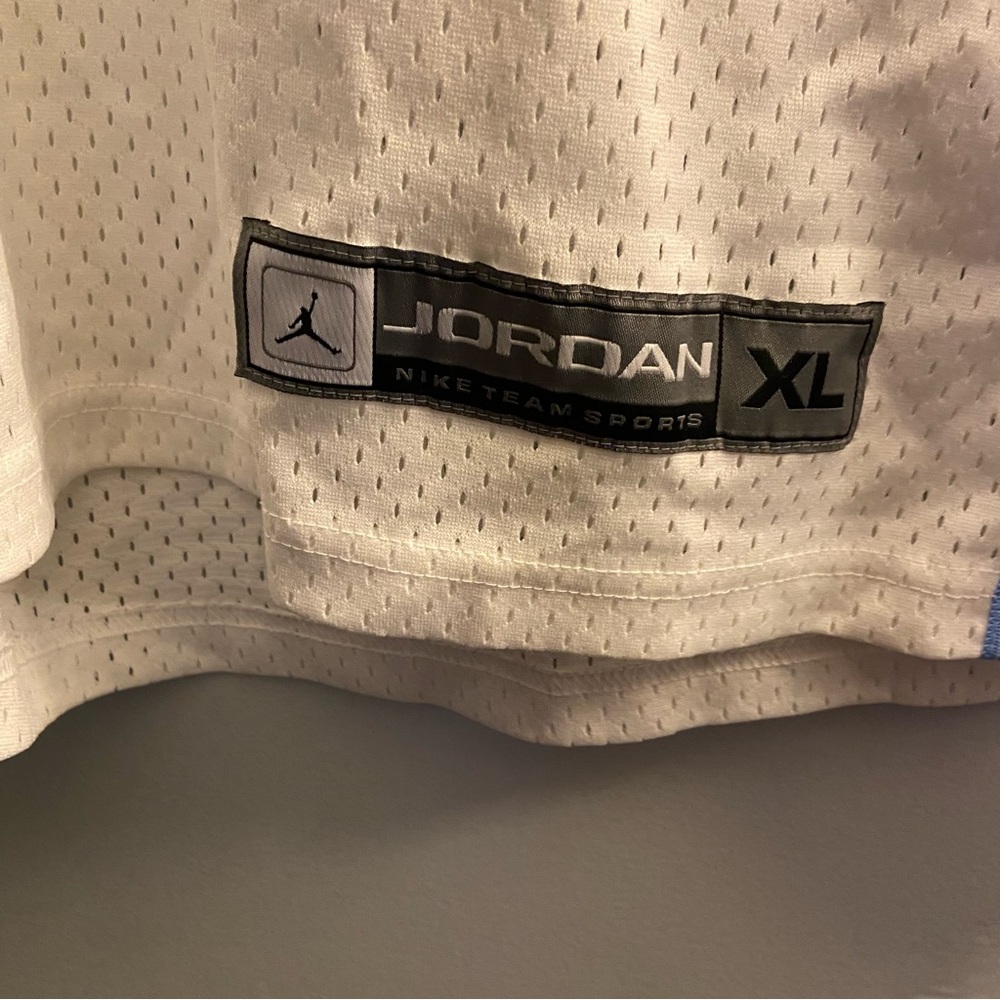 Nike Jordan UNC Tar Heels #23 Basketball Jersey Men’s XL – White/Carolina Blue - Picture 4 of 6